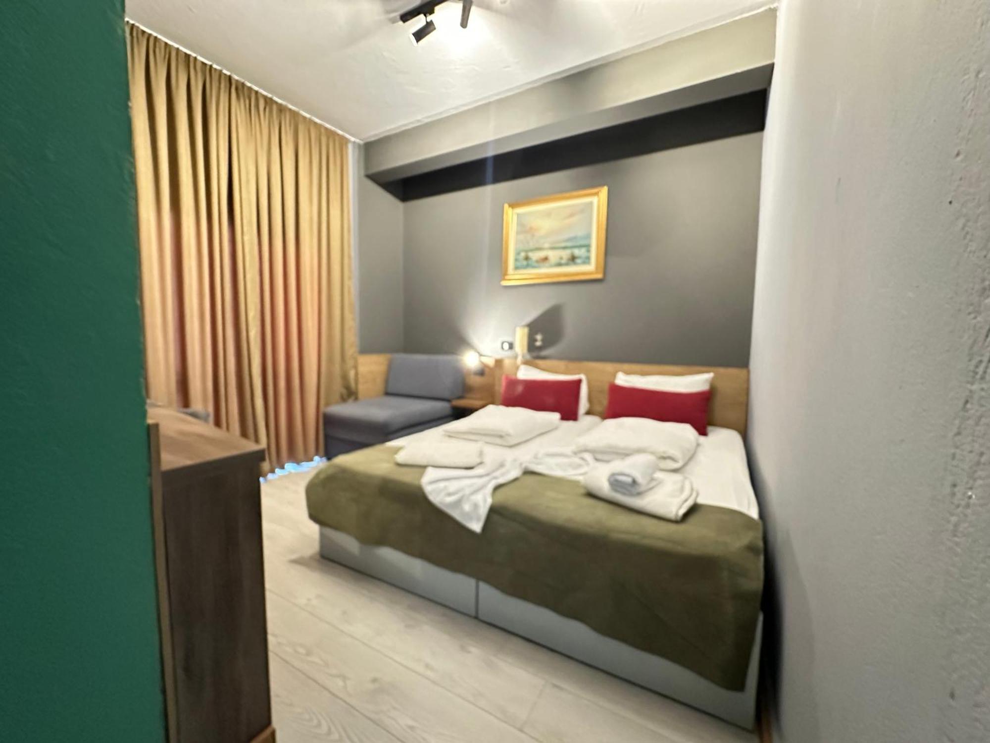 Cabare Apartments&rooms Durrës